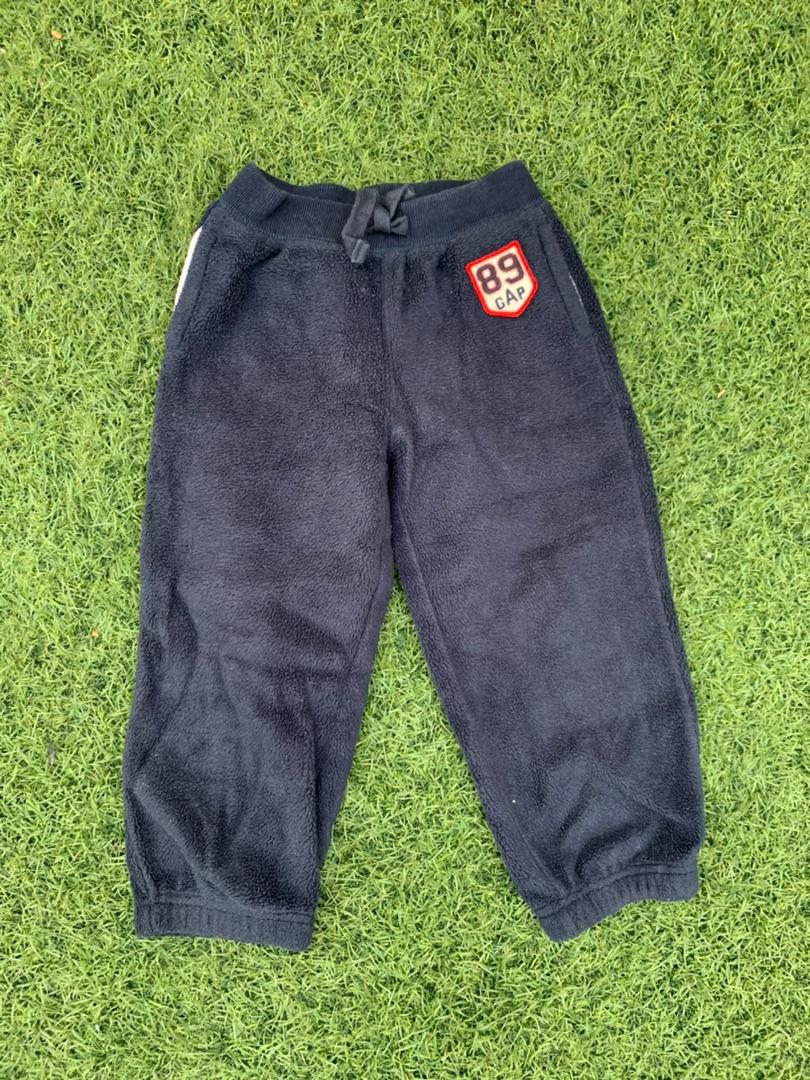 89cap black joggers size 5years