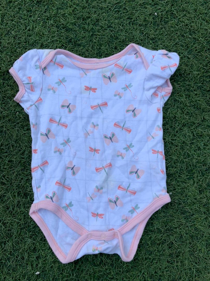 Butterfly graphic bodysuit size 3-8months