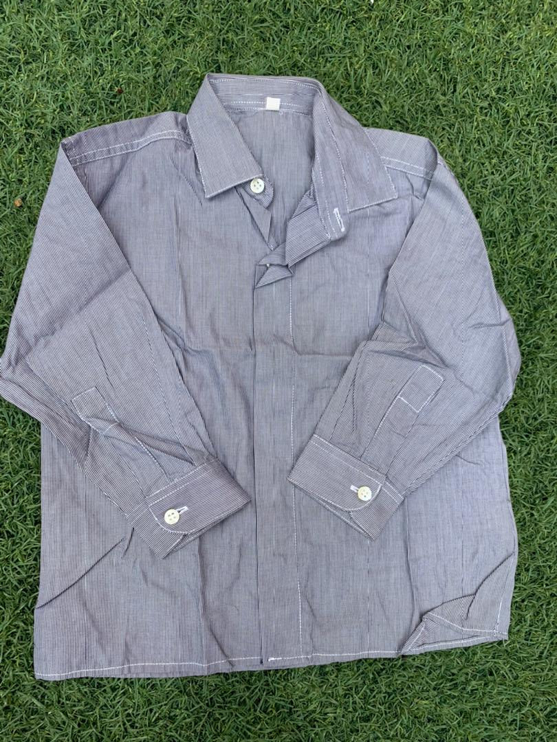 Grey shirt size 5-6years