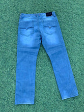 Load image into Gallery viewer, Guess blue faded jean size 15-16years
