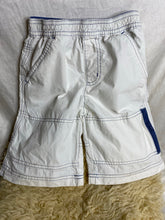 Load image into Gallery viewer, John Lewis boys shorts Size 6 Years
