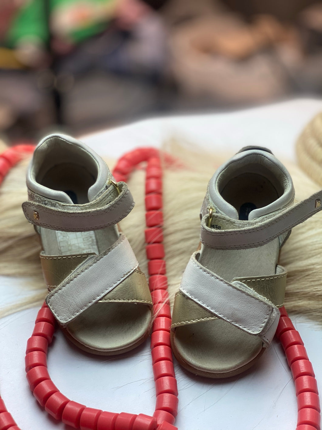 Leather Cream and Gold shoes - Toddler Girl's size 21 (EU)