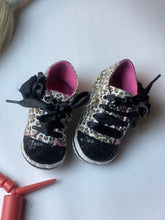 Load image into Gallery viewer, Pre-walker Leopard Pattern Pretty Shoes for Girls - 4 to 6 months size 21 EU baby
