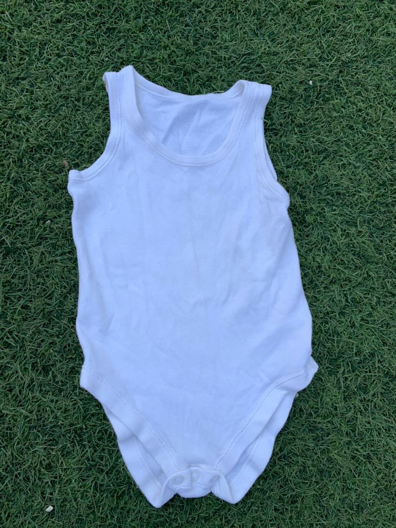 Plain white sleeveless bodysuit size 3-8months