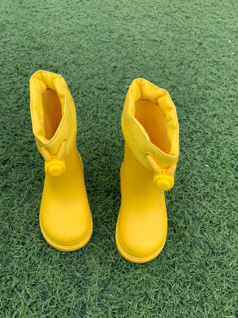 Yellow rubber girl boots - size 23 EU